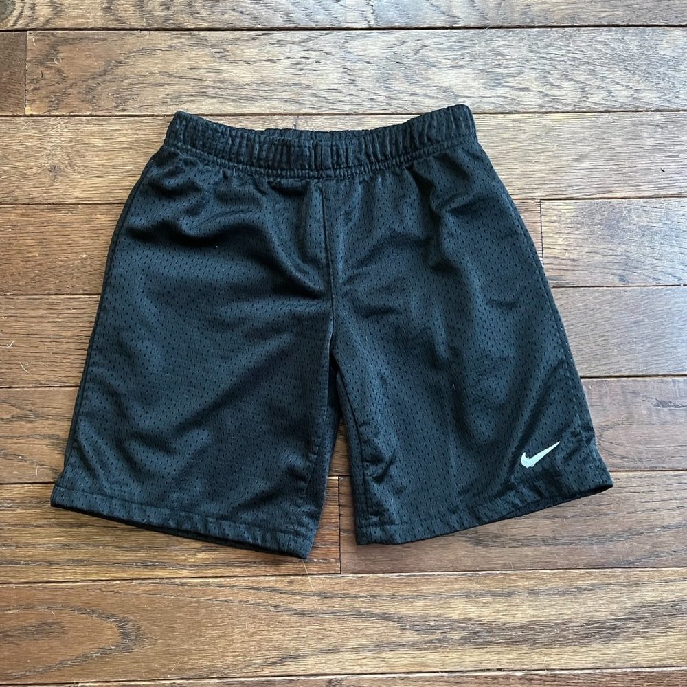 Nike Boy's Size 6 Shorts Black